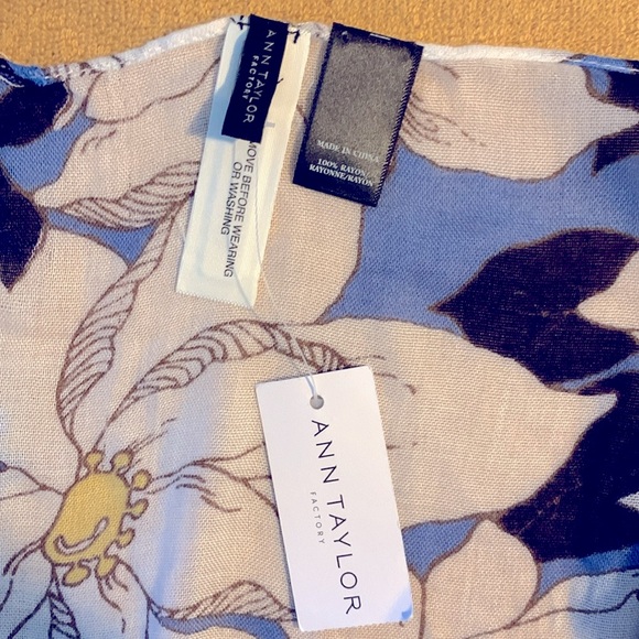 2/$12 NWT Ann Taylor Scarf - Picture 2 of 4